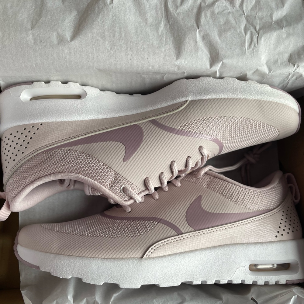 Women’s 7 Nike Air Max Thea’s